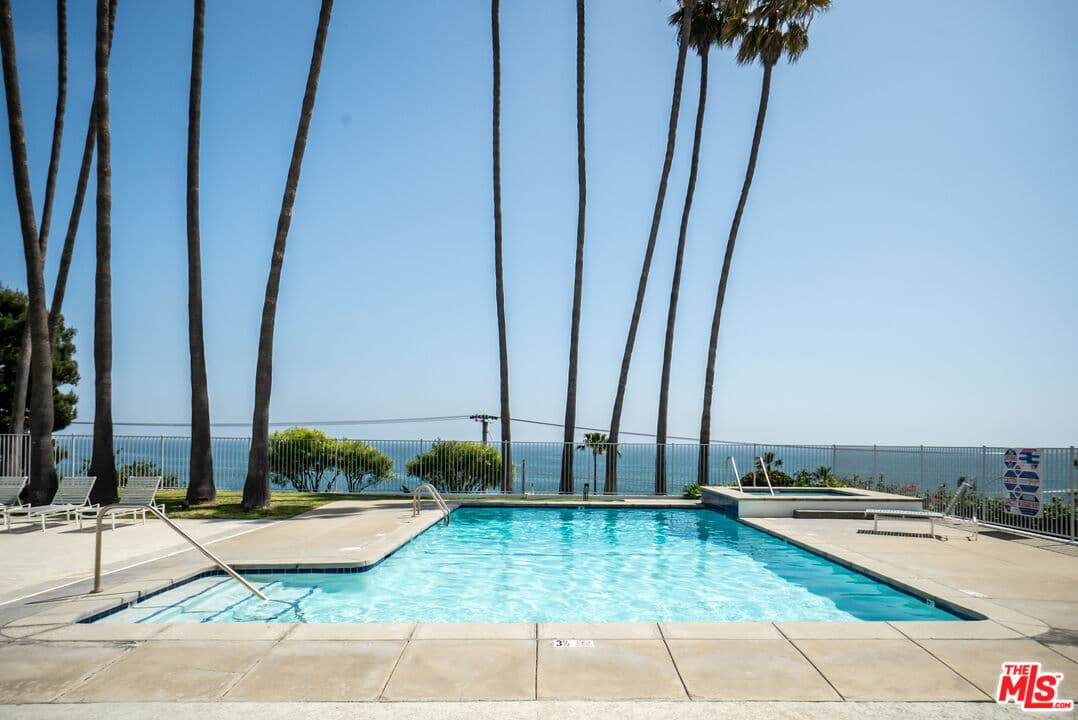 1 bd, 1 ba Condo in Pacific Palisades, CA — $4,400/mo — photo 2