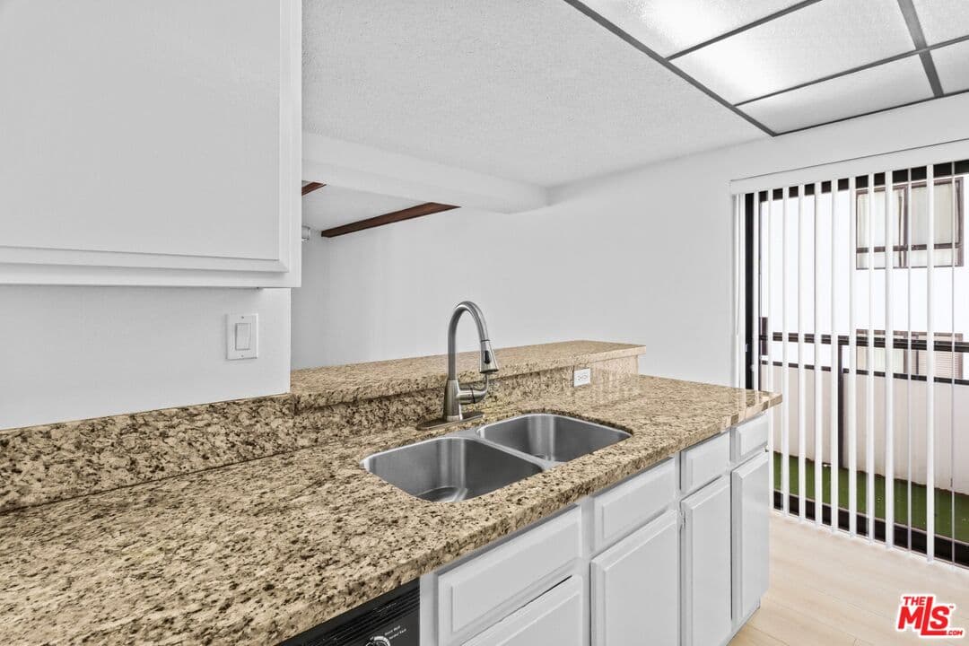 2 bd, 2 ba Condo in Los Angeles, CA — $4,295/mo — photo 1