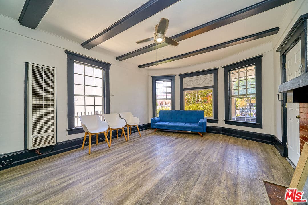 2BR Townhouse in Los Angeles β $2,499/mo