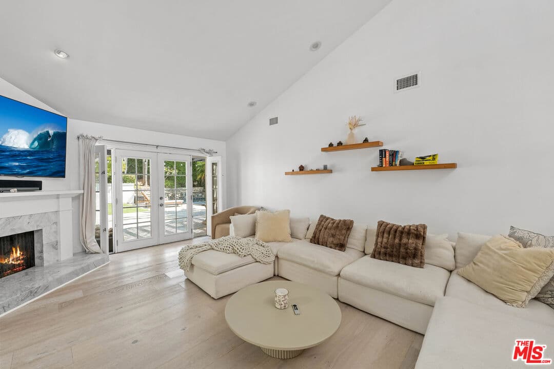 4 bd, 5 ba House in Malibu, CA — $20,000/mo — photo 2