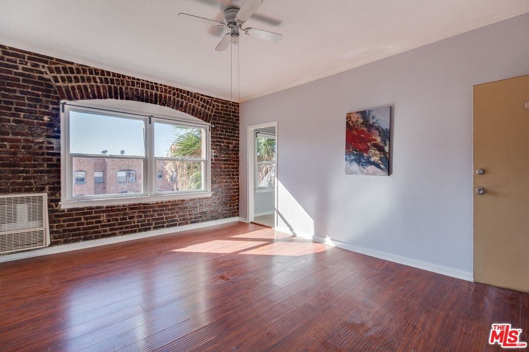 Studio, 1 ba Apartment in Los Angeles, CA — $1,599/mo — photo 2