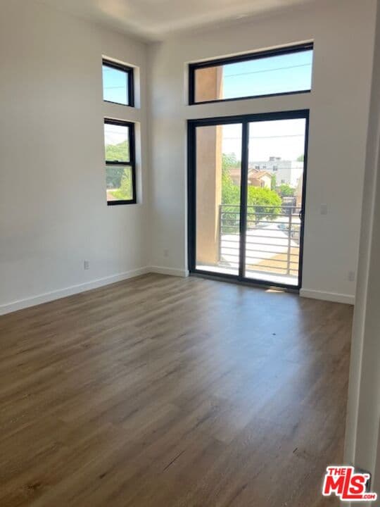 3 bd, 3 ba Townhouse in Los Angeles, CA — $4,150/mo — photo 2