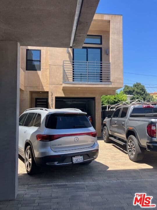 3 bd, 3 ba Townhouse in Los Angeles, CA — $4,150/mo — photo 1