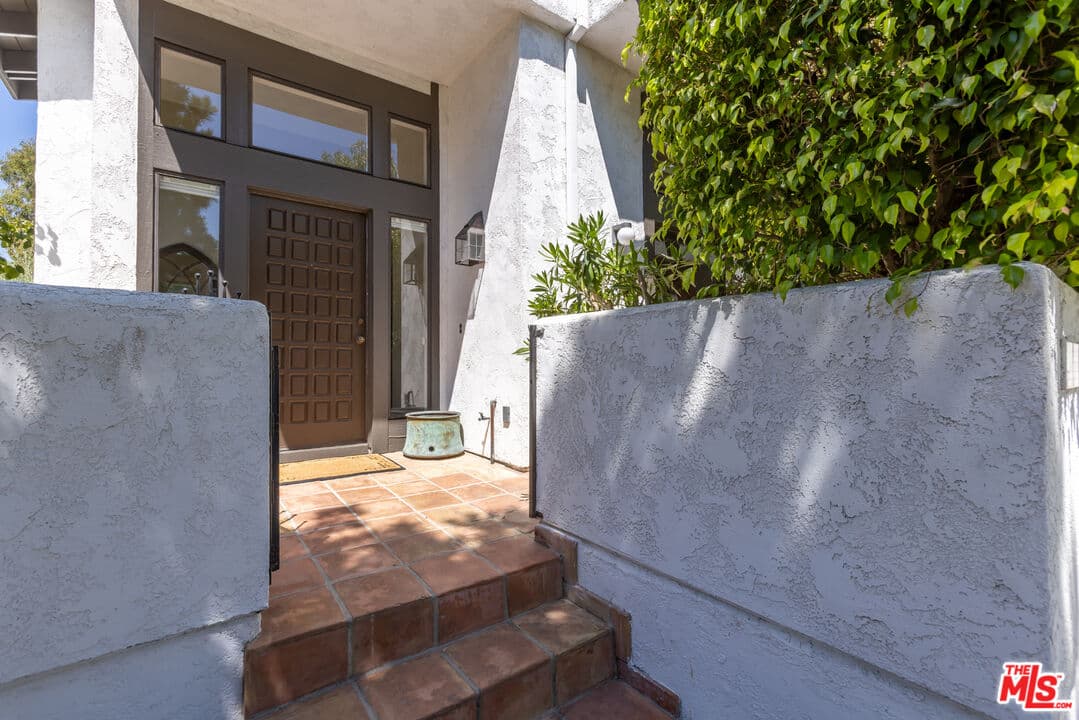 2 bd, 3 ba Townhouse in Pacific Palisades, CA — $6,000/mo — photo 2