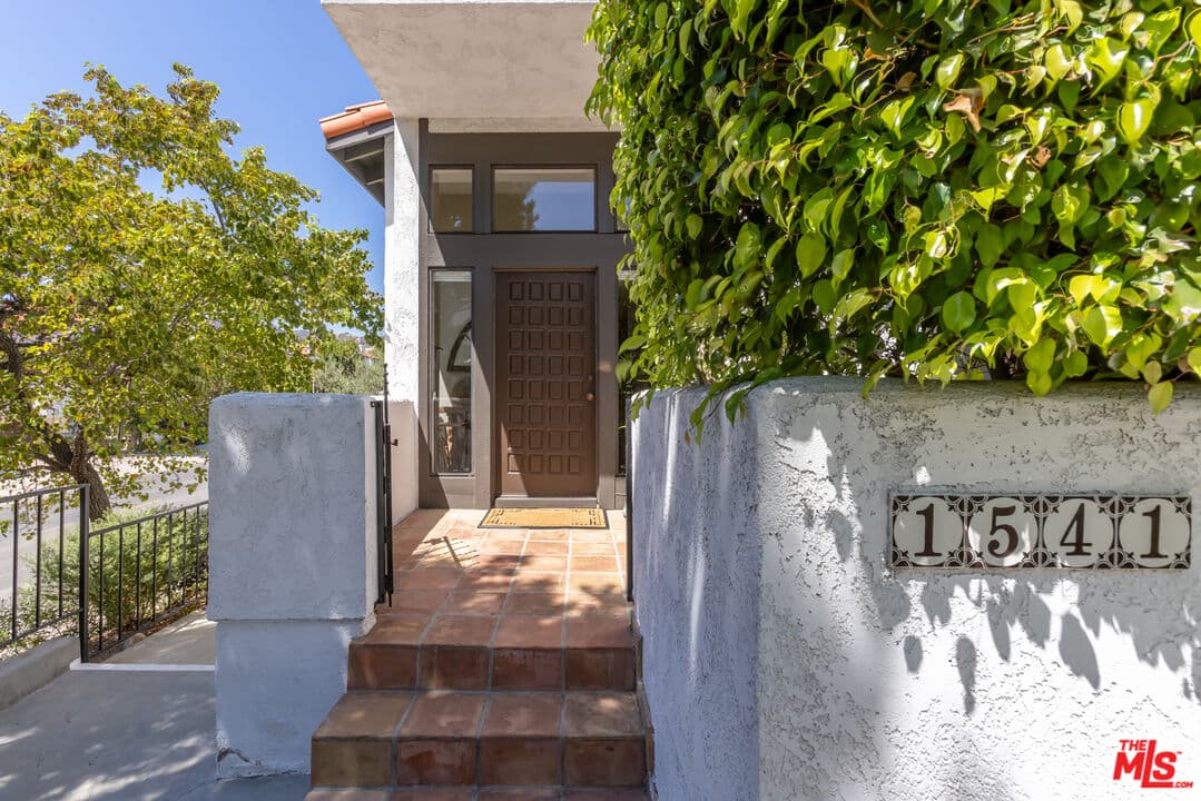 2 bd, 3 ba Townhouse in Pacific Palisades, CA — $6,000/mo — photo 1