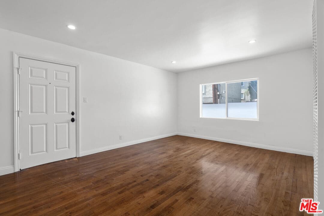 2 bd, 1 ba Townhouse in Venice, CA — $3,988/mo — photo 2