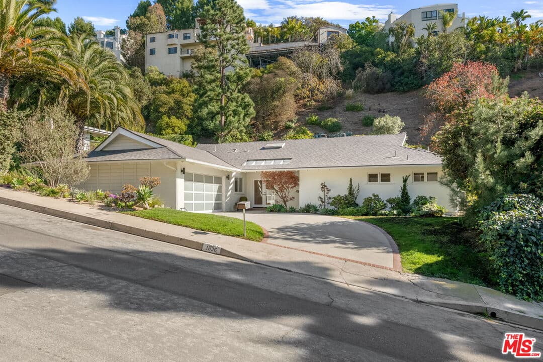 4 bd, 3 ba House in Los Angeles, CA — $13,995/mo — photo 2