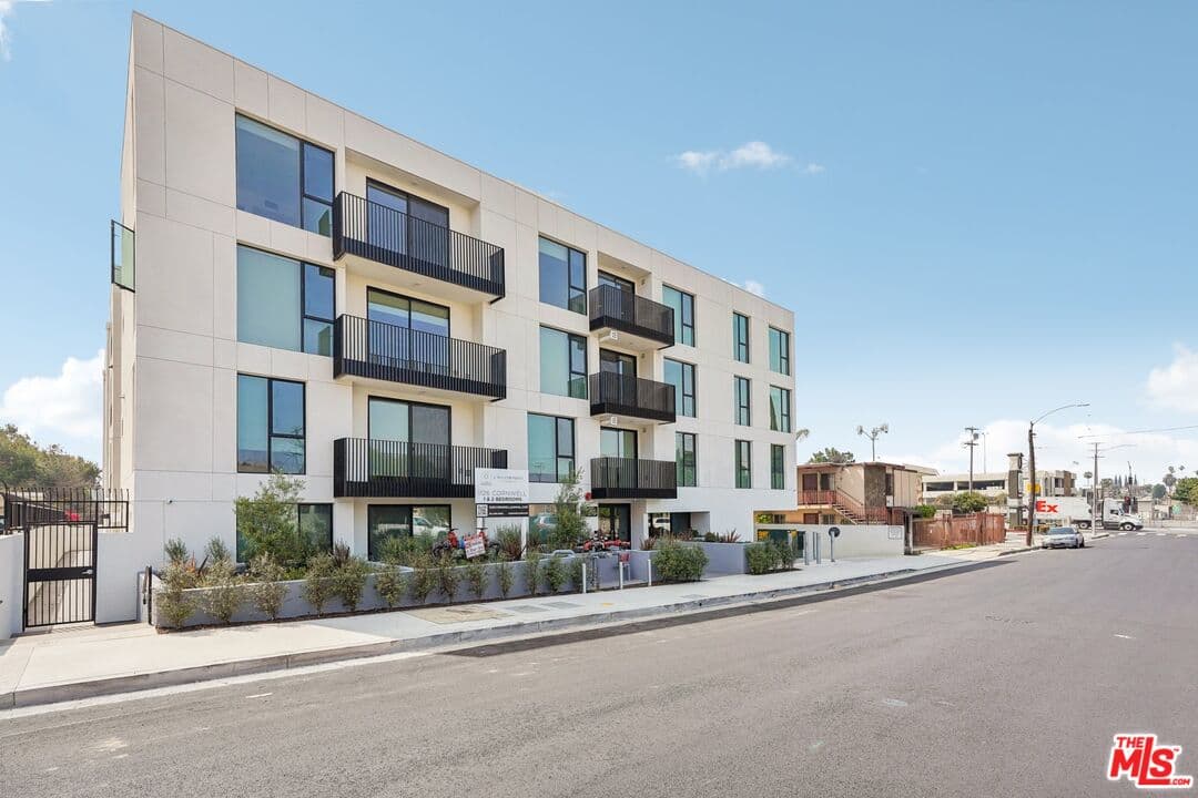 Studio, 1 ba Apartment in Los Angeles, CA — $2,349/mo — photo 2