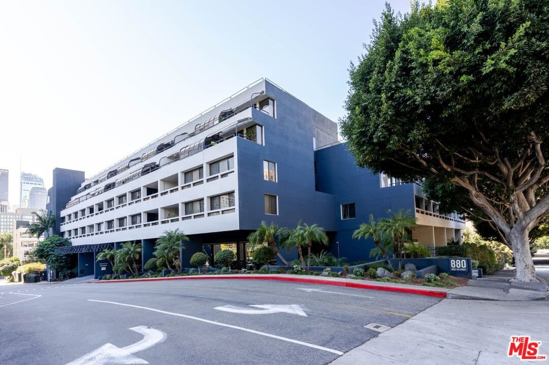 1 bd, 1 ba Townhouse in Los Angeles, CA — $3,000/mo — photo 1