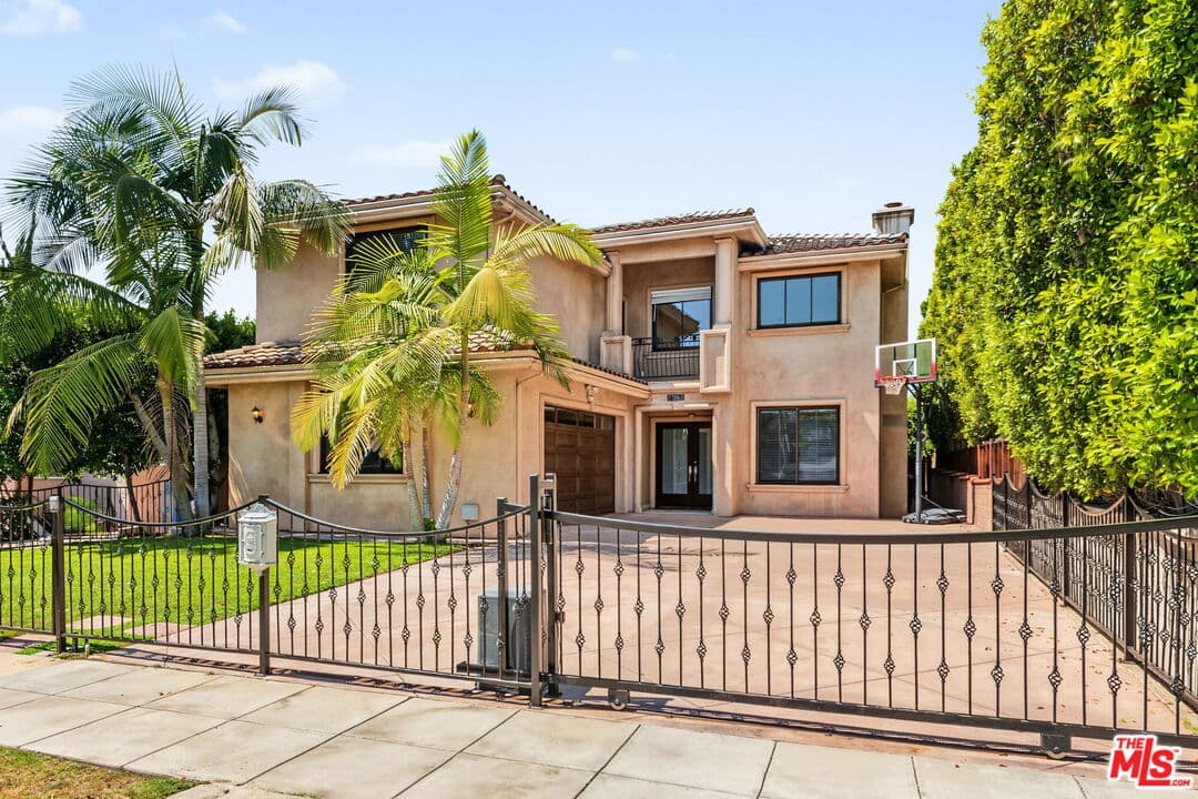6 bd, 6 ba House in Los Angeles, CA — $15,000/mo — photo 2