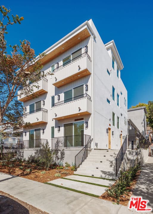 4 bd, 5 ba Townhouse in Los Angeles, CA — $5,995/mo — photo 1