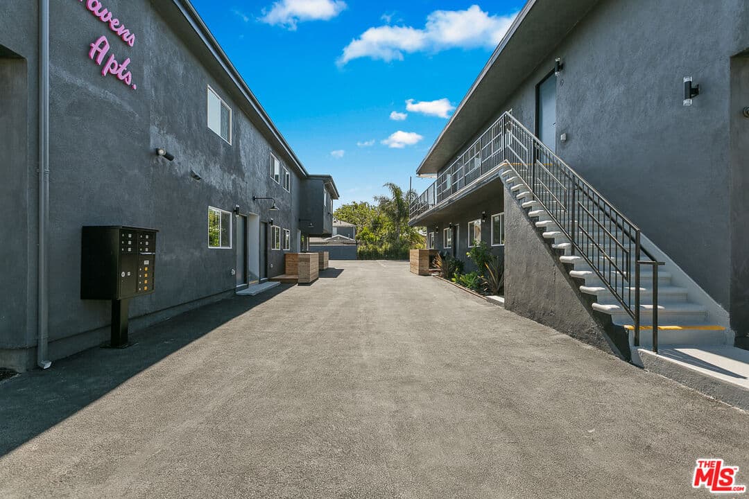 2 bd, 1 ba Apartment in Los Angeles, CA — $2,195/mo — photo 2