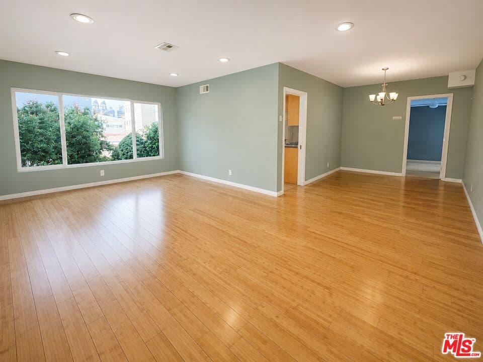 3 bd, 2 ba Townhouse in Beverly Hills, CA — $4,900/mo — photo 2
