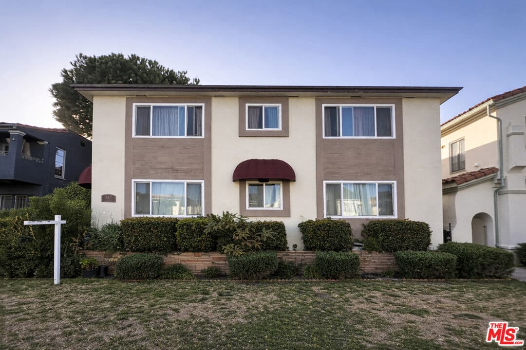 3 bd, 2 ba Townhouse in Beverly Hills, CA — $4,900/mo — photo 1