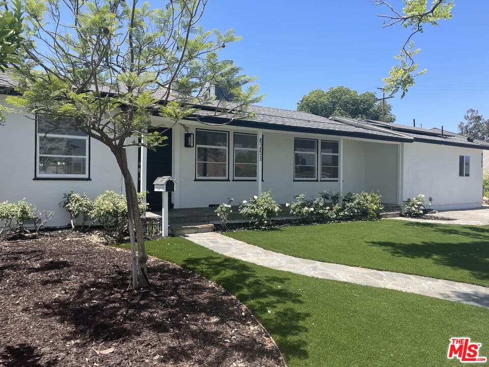3 bd, 2 ba Townhouse in North Hollywood, CA — $4,999/mo — photo 1