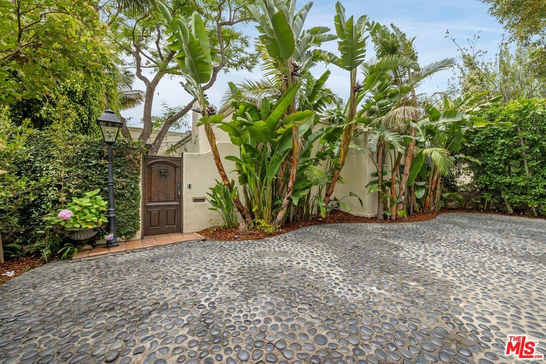 5 bd, 5 ba House in Los Angeles, CA — $28,000/mo — photo 2