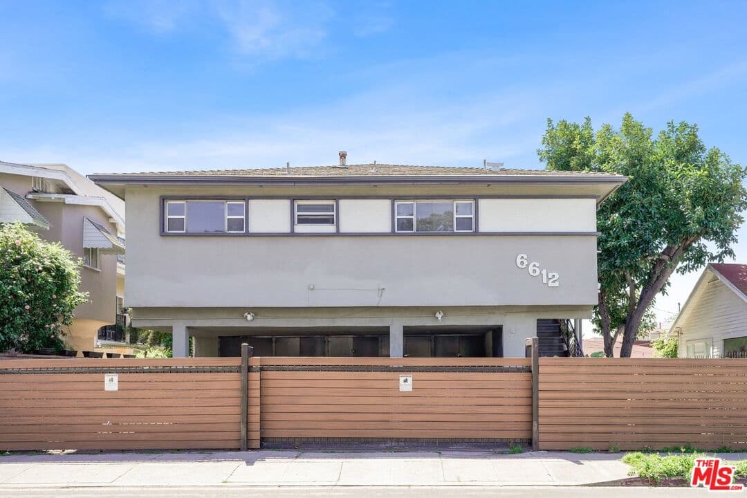 2 bd, 1 ba Townhouse in Los Angeles, CA — $2,490/mo — photo 2