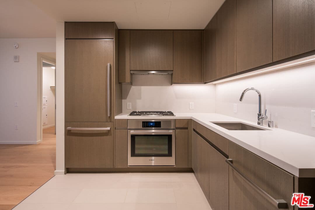 1 bd, 1 ba Condo in Los Angeles, CA — $2,995/mo — photo 2