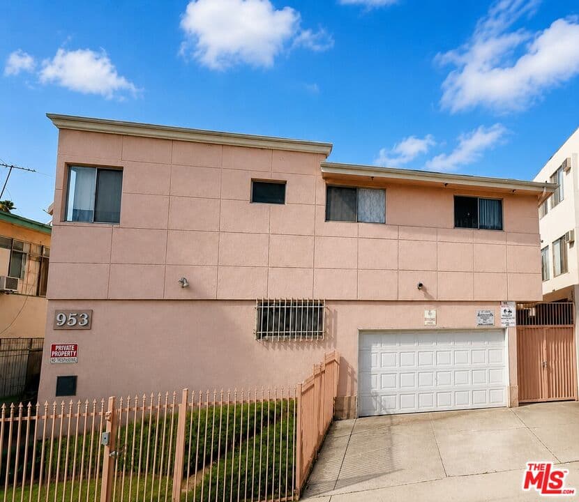 1 bd, 1 ba Apartment in Los Angeles, CA — $2,100/mo — photo 1