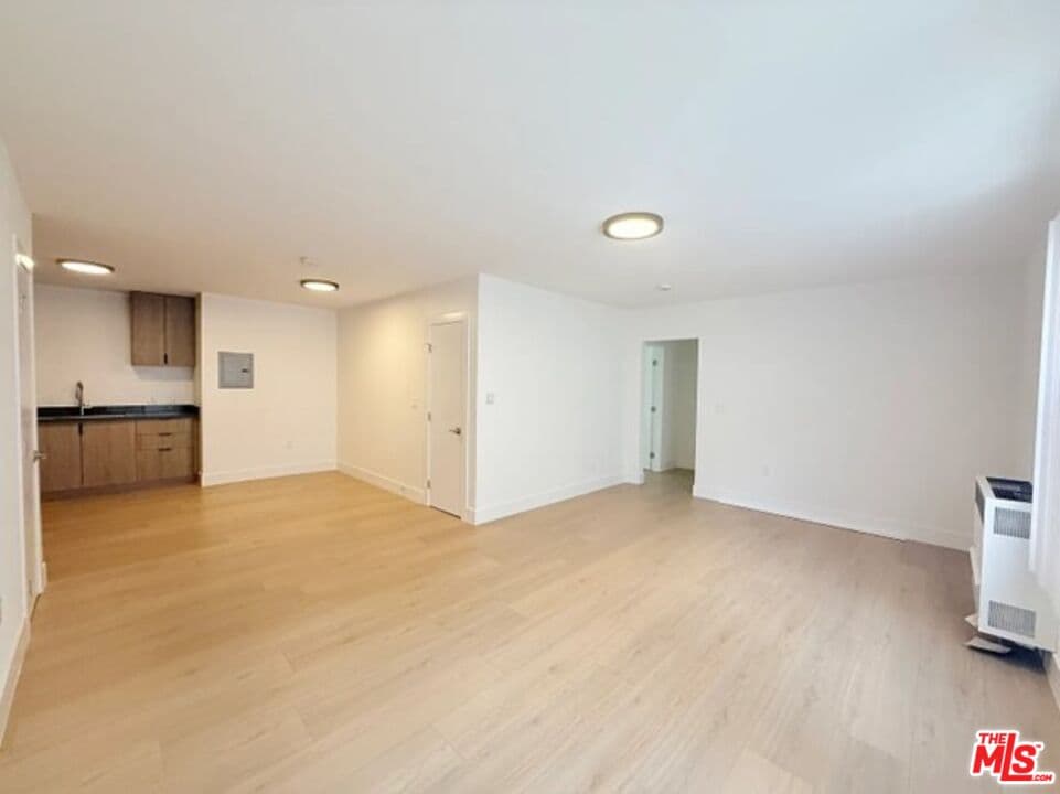 1 bd, 1 ba Apartment in Los Angeles, CA — $2,100/mo — photo 2