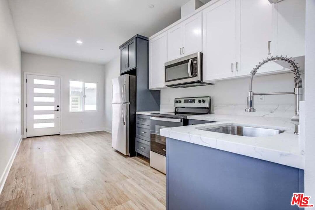 1 bd, 1 ba Townhouse in Los Angeles, CA — $1,890/mo — photo 2