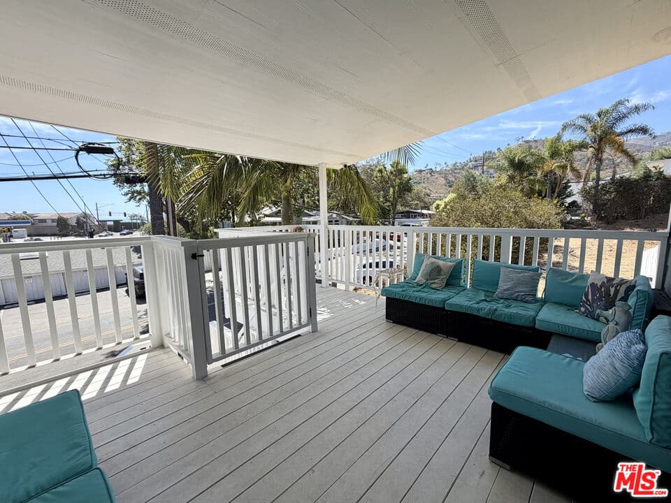 2 bd, 1 ba Townhouse in Malibu, CA — $4,550/mo — photo 2