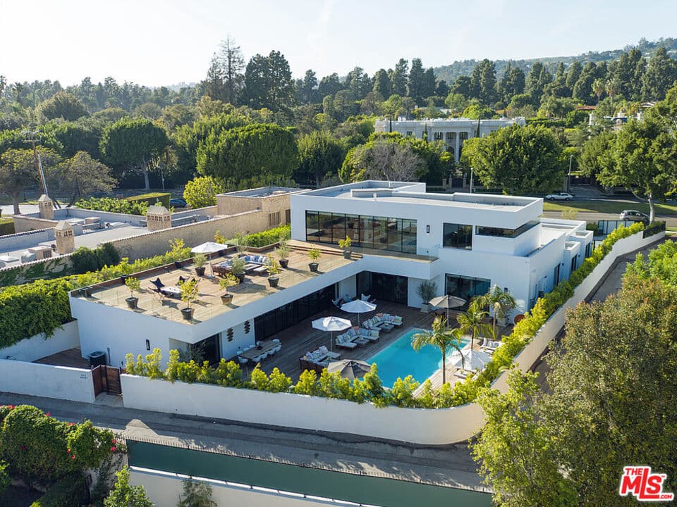 7 bd, 9 ba House in Beverly Hills, CA — $70,000/mo — photo 1