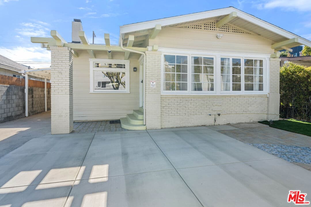 4 bd, 2 ba House in Los Angeles, CA — $6,375/mo — photo 1