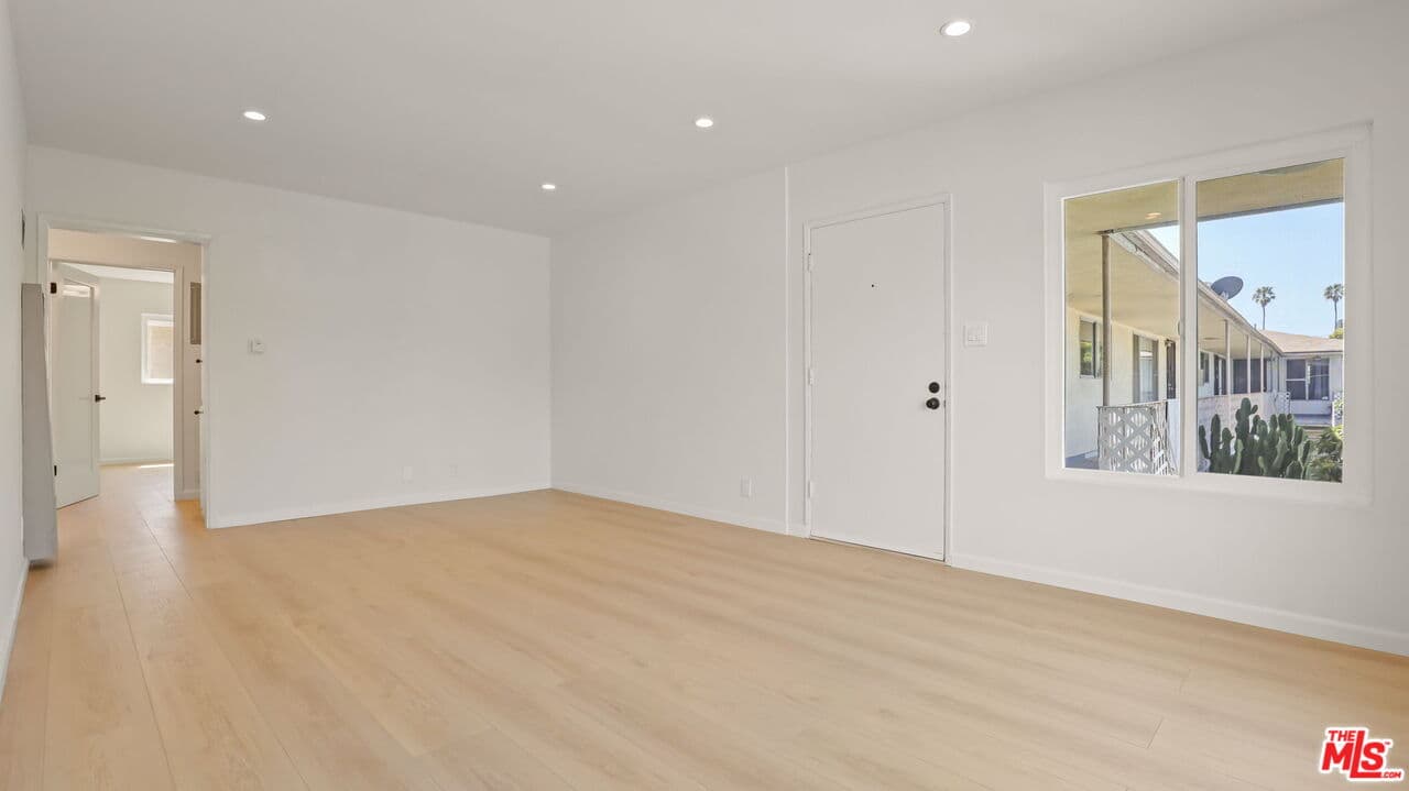 3 bd, 2 ba Apartment in Santa Monica, CA — $3,950/mo — photo 2