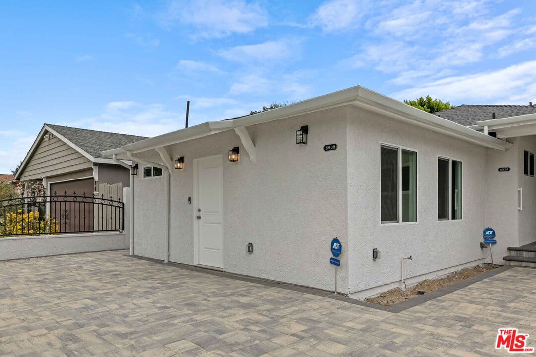 Studio, 1 ba Townhouse in North Hollywood, CA — $1,800/mo — photo 1