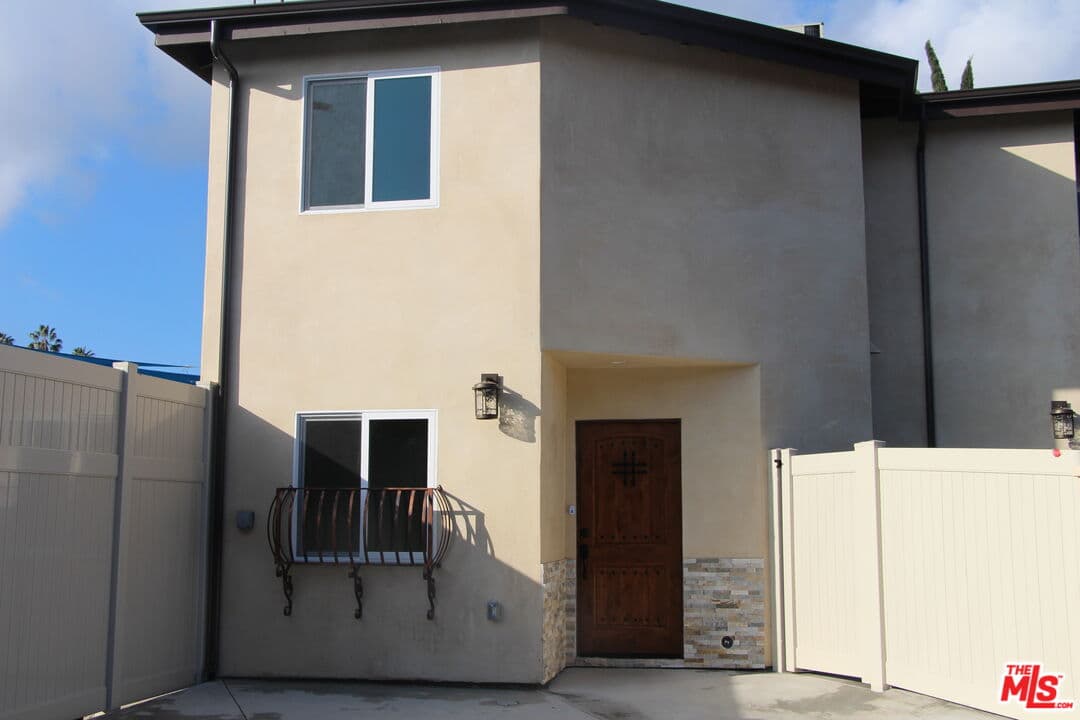 3 bd, 3 ba House in Sherman Oaks, CA — $3,995/mo — photo 2