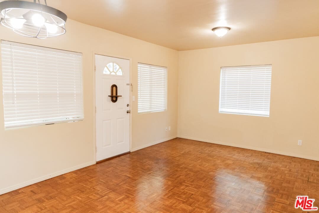 1 bd, 1 ba Townhouse in Los Angeles, CA — $2,550/mo — photo 2