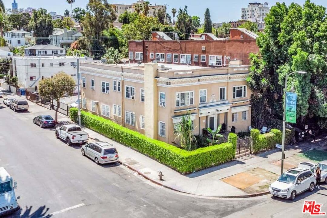 1 bd, 1 ba Townhouse in Los Angeles, CA — $1,990/mo — photo 1