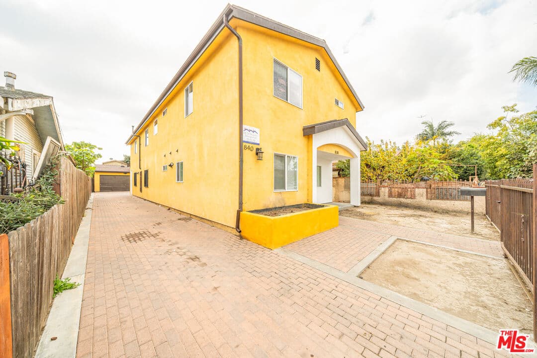 4 bd, 3 ba Townhouse in Los Angeles, CA — $3,850/mo — photo 1
