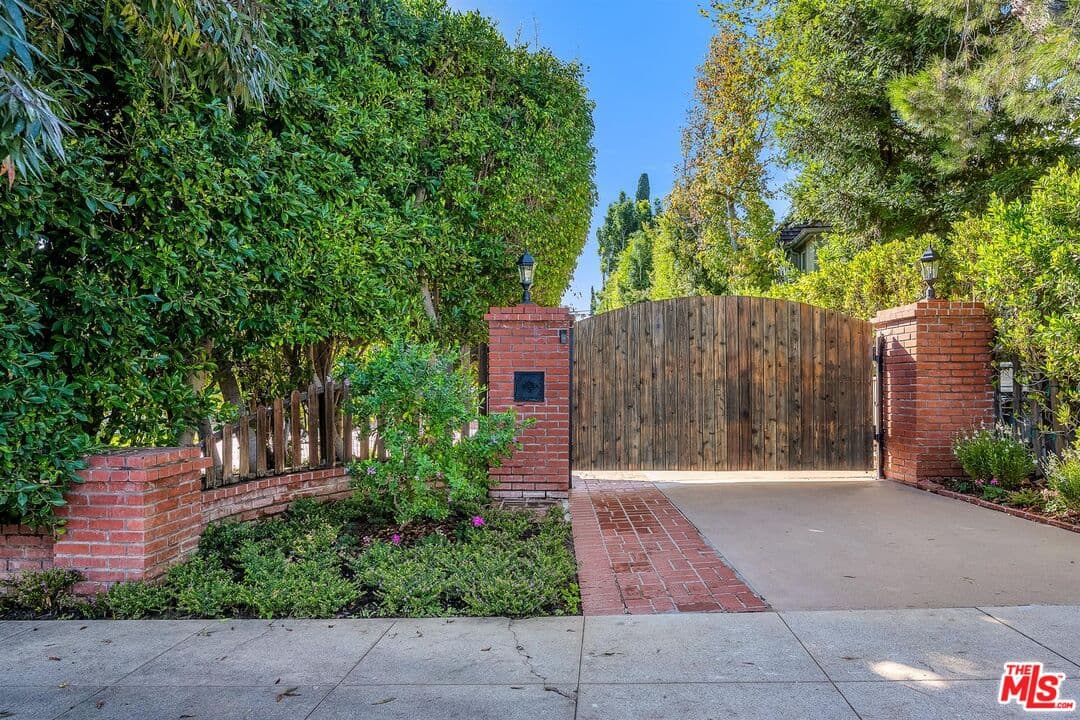 4 bd, 4 ba House in Beverly Hills, CA — $15,500/mo — photo 2