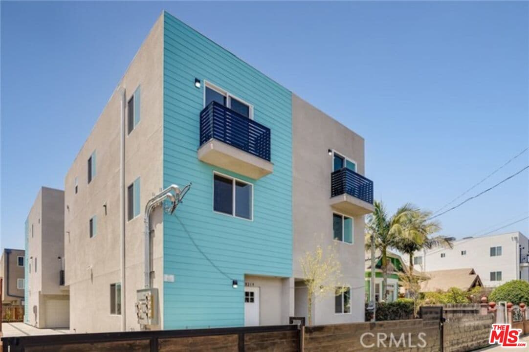 5 bd, 4 ba Townhouse in Los Angeles, CA — $4,000/mo — photo 1