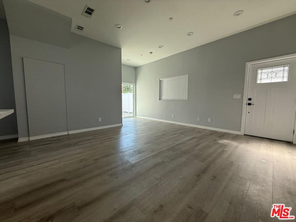 2 bd, 3 ba House in Los Angeles, CA — $2,990/mo — photo 2
