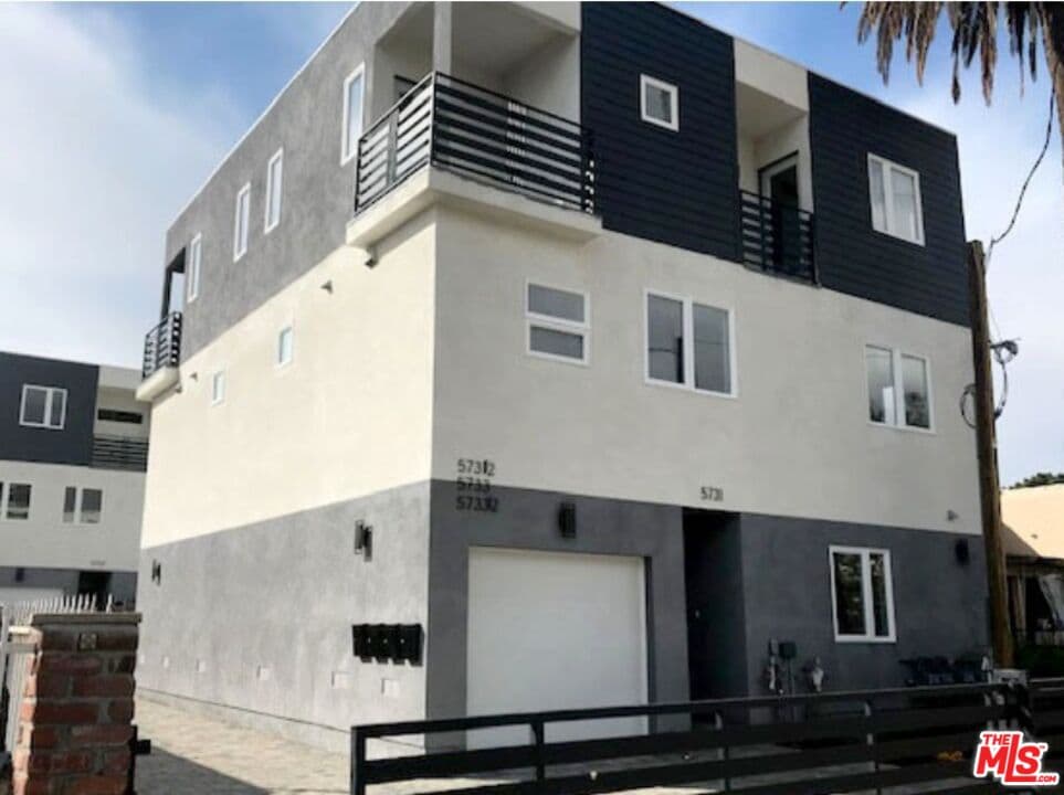 3 bd, 4 ba Townhouse in North Hollywood, CA — $3,575/mo — photo 1