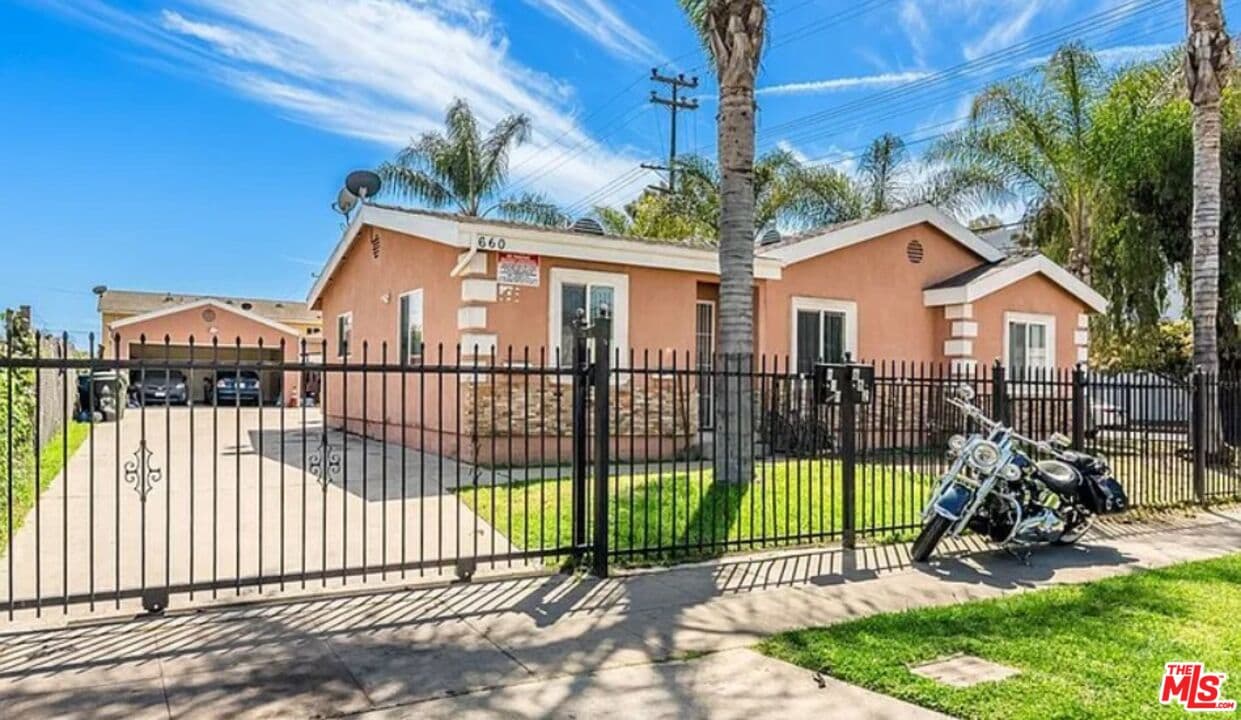 4 bd, 2 ba Townhouse in Los Angeles, CA — $3,600/mo — photo 1