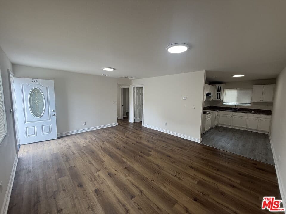 4 bd, 2 ba Townhouse in Los Angeles, CA — $3,600/mo — photo 2