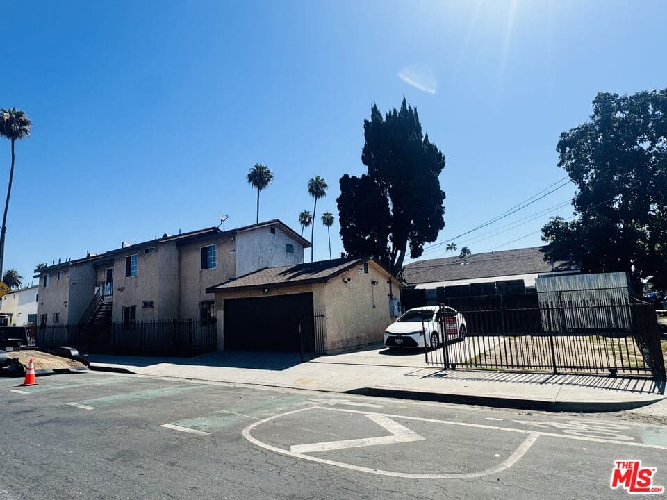 3 bd, 2 ba Apartment in Los Angeles, CA — $3,400/mo — photo 1