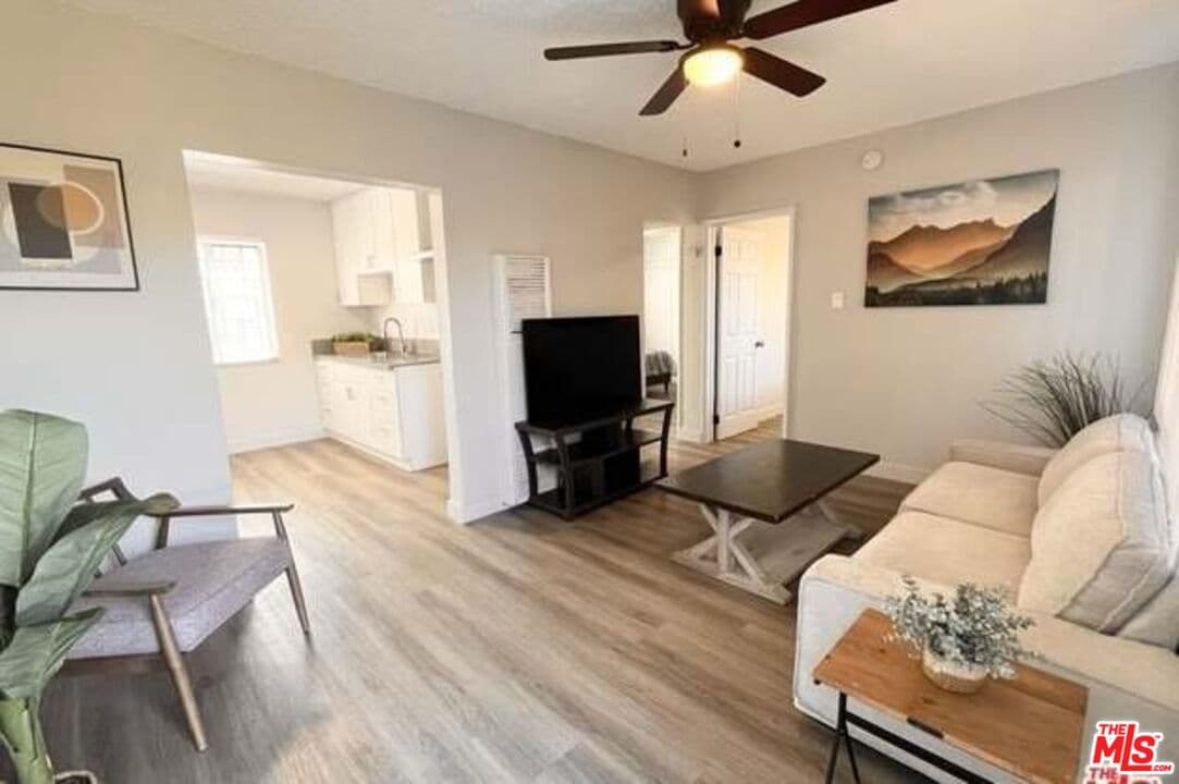 2 bd, 2 ba Townhouse in Los Angeles, CA — $2,289/mo — photo 2