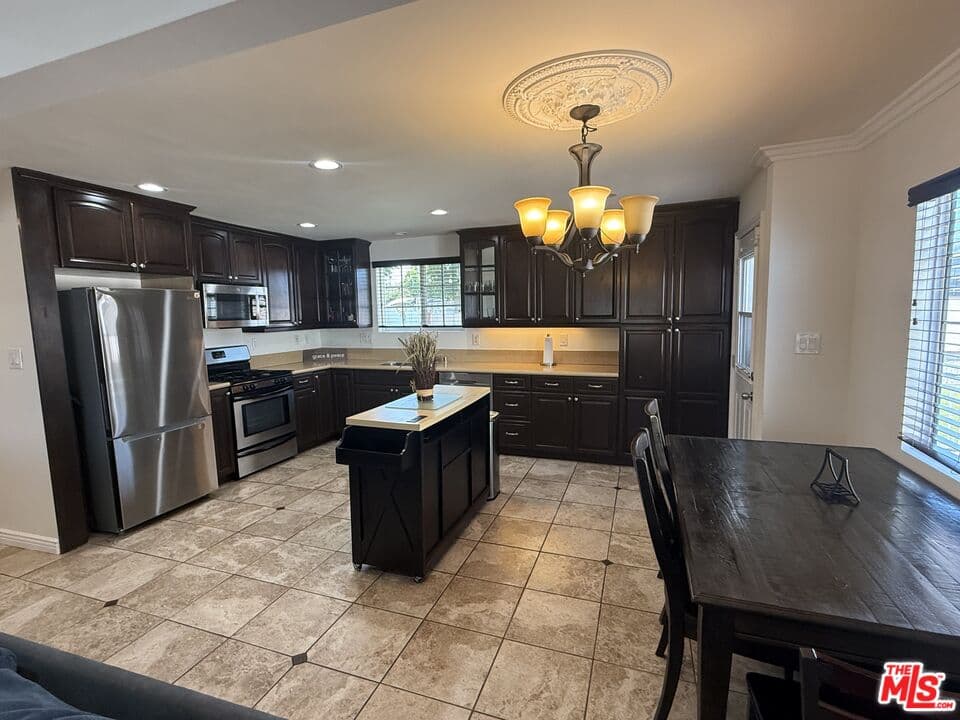 3 bd, 2 ba House in Los Angeles, CA — $5,600/mo — photo 2