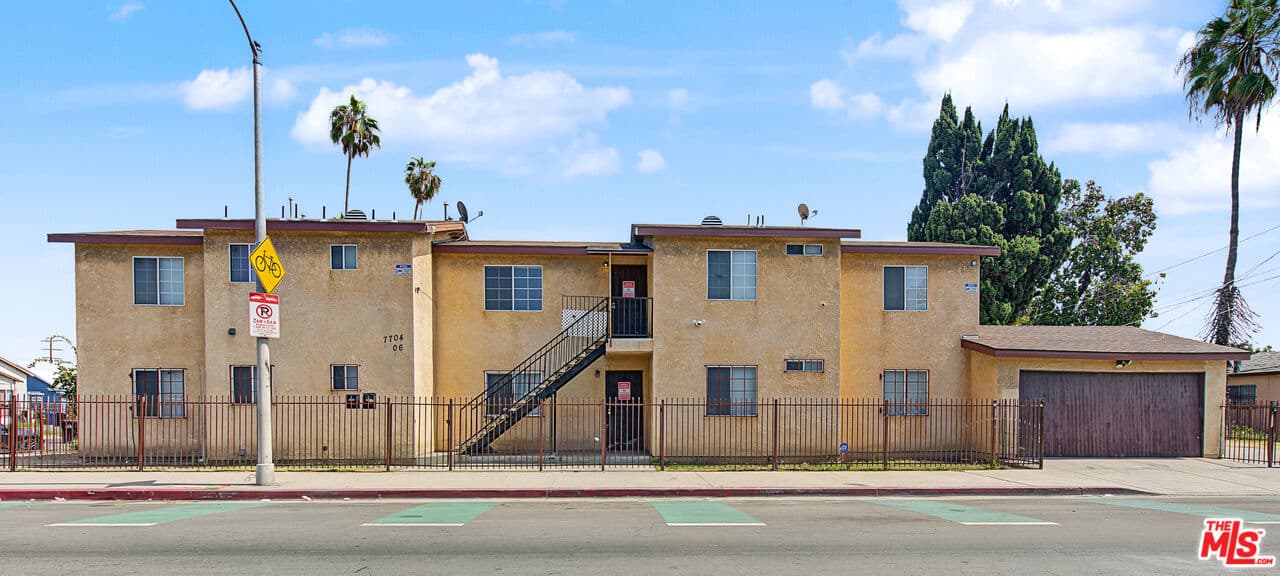 3 bd, 2 ba Apartment in Los Angeles, CA — $3,400/mo — photo 1
