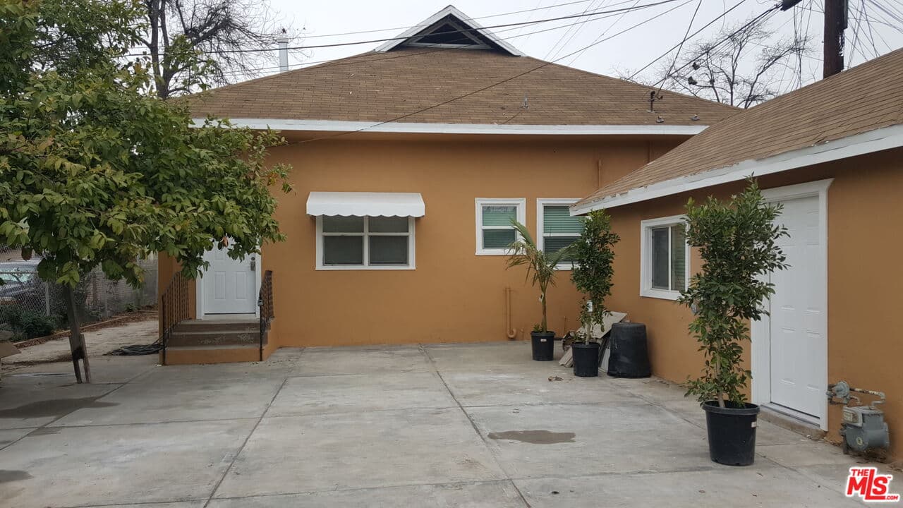 Studio, 1 ba House in Los Angeles, CA — $1,600/mo — photo 2