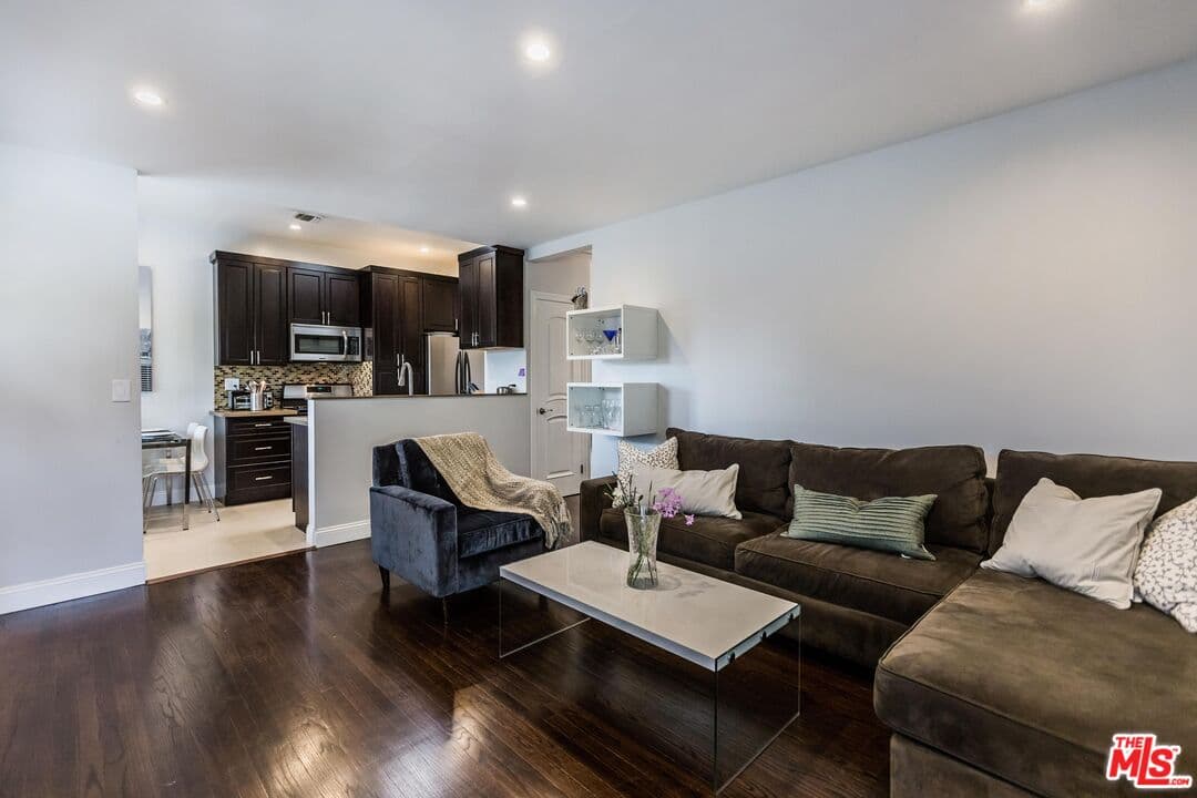 1 bd, 1 ba Apartment in North Hollywood, CA — $3,000/mo — photo 2