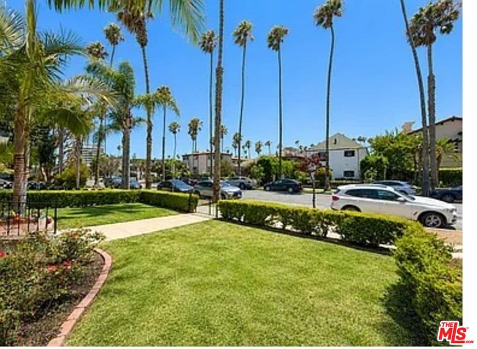 2 bd, 1 ba Townhouse in Santa Monica, CA — $6,000/mo — photo 2