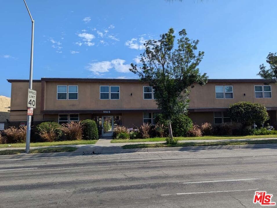2BR Apartment in Downey — $2,300/mo