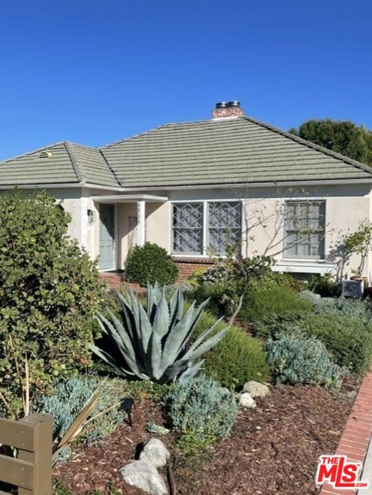 3 bd, 3 ba House in Toluca Lake, CA — $6,500/mo — photo 2