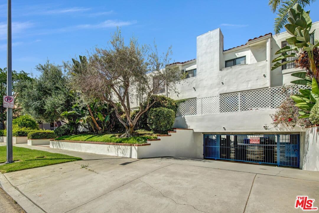 2 bd, 2 ba Apartment in Los Angeles, CA — $2,999/mo — photo 2